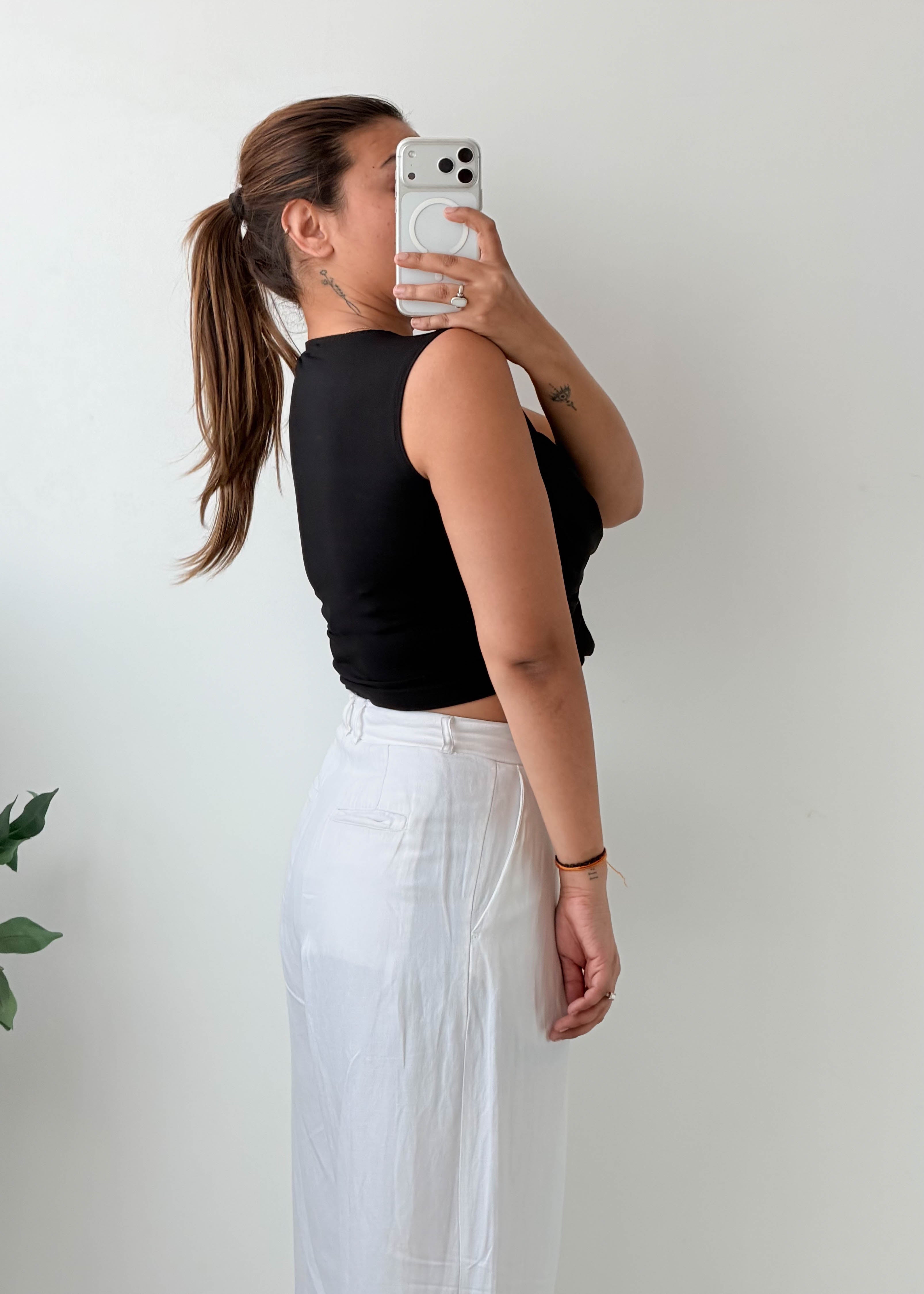 Size M-L Black Twist-Front Crop Top