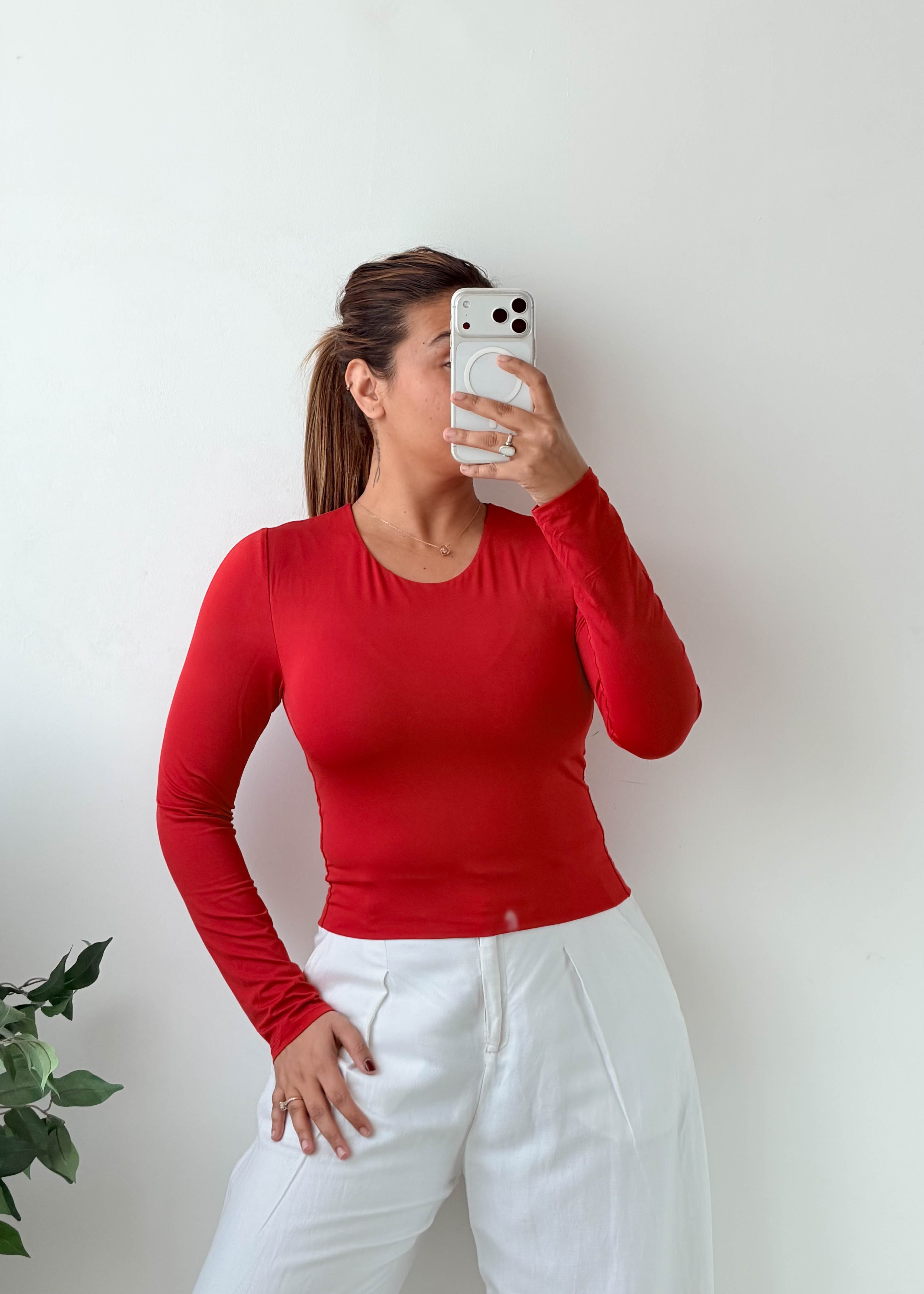 Size M-L Red Round Neck Fitted Top