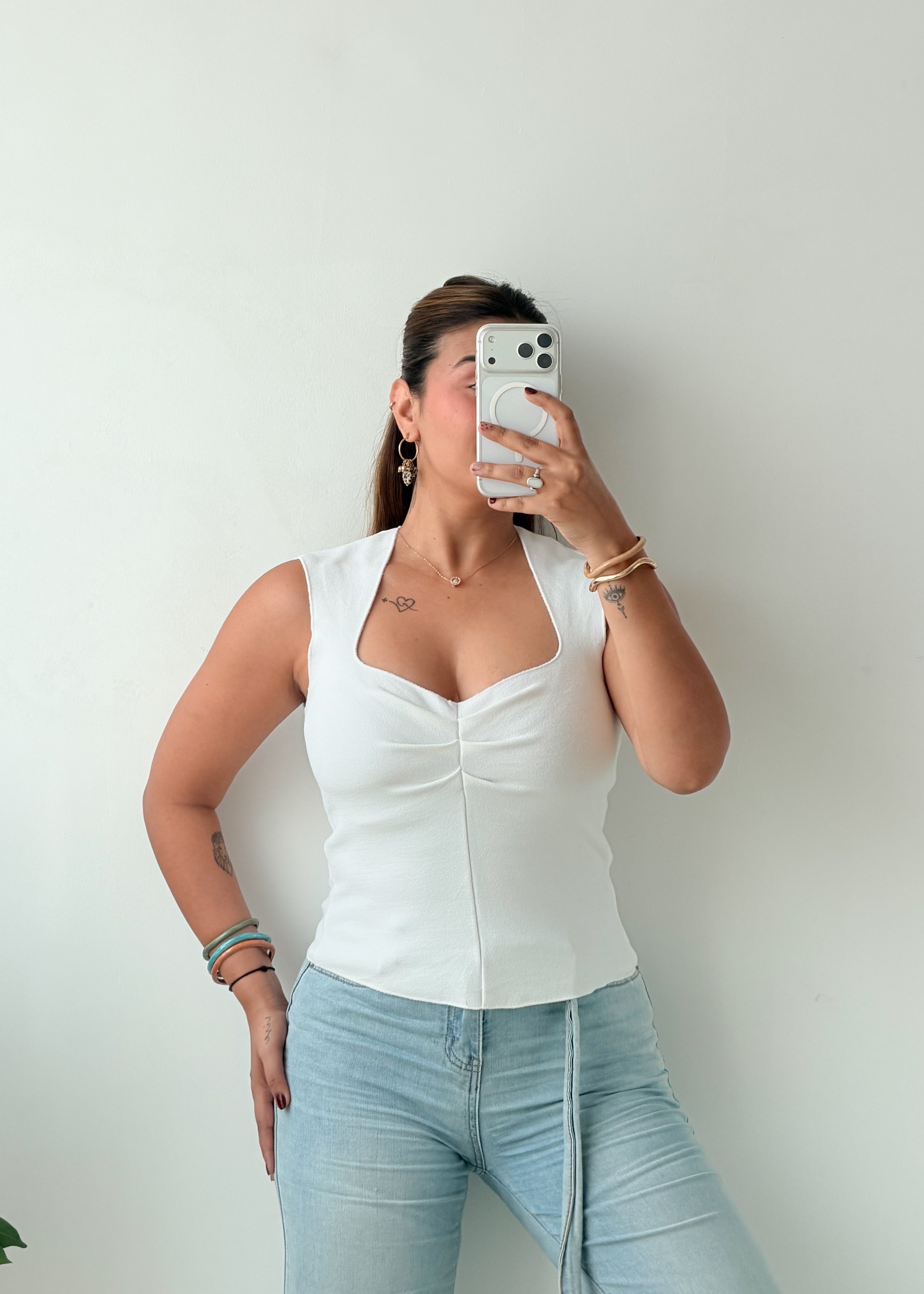 Size S-M White Sleeveless Sweetheart Neck Top