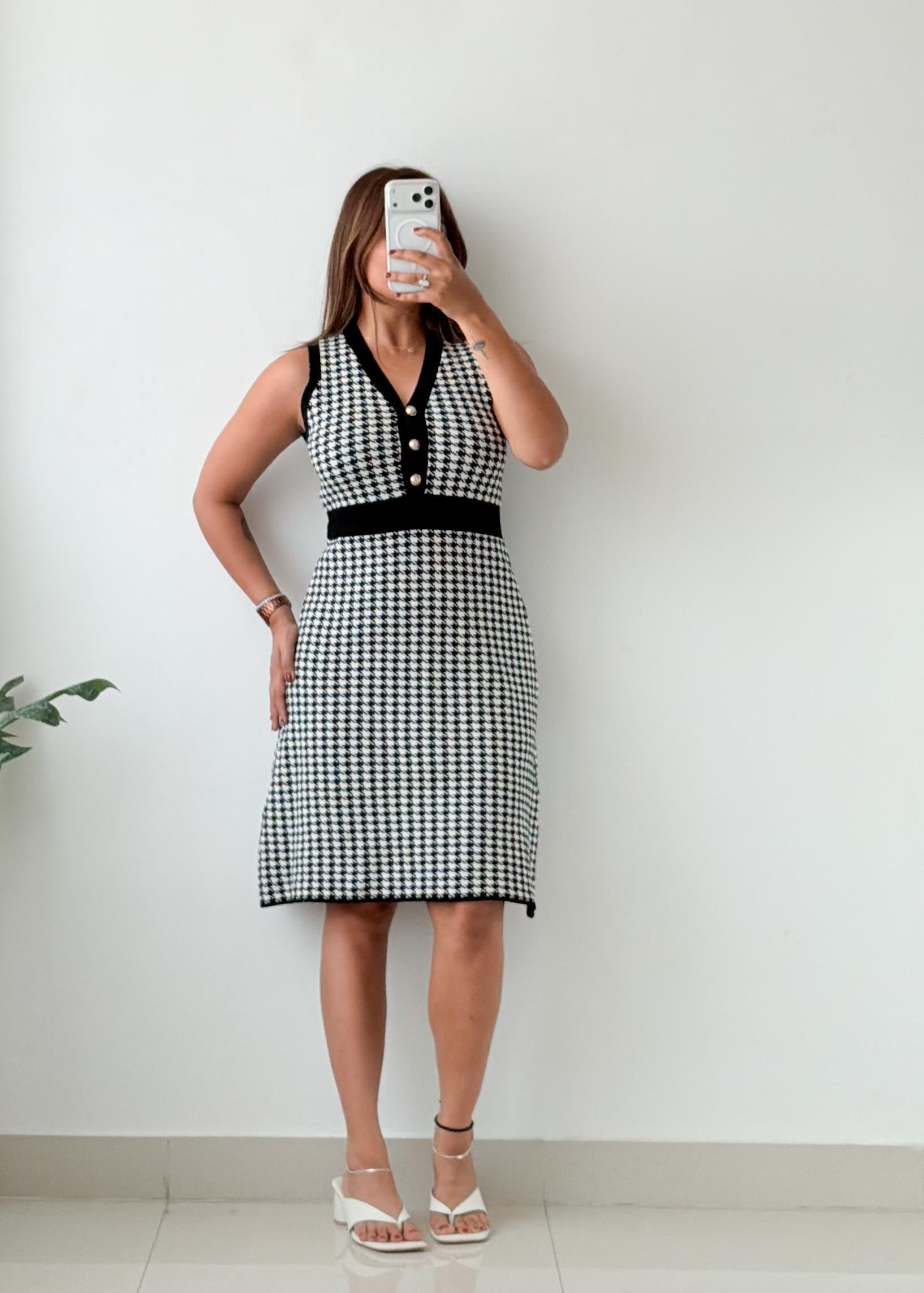 Size M-L Black & White Houndstooth Midi Dress