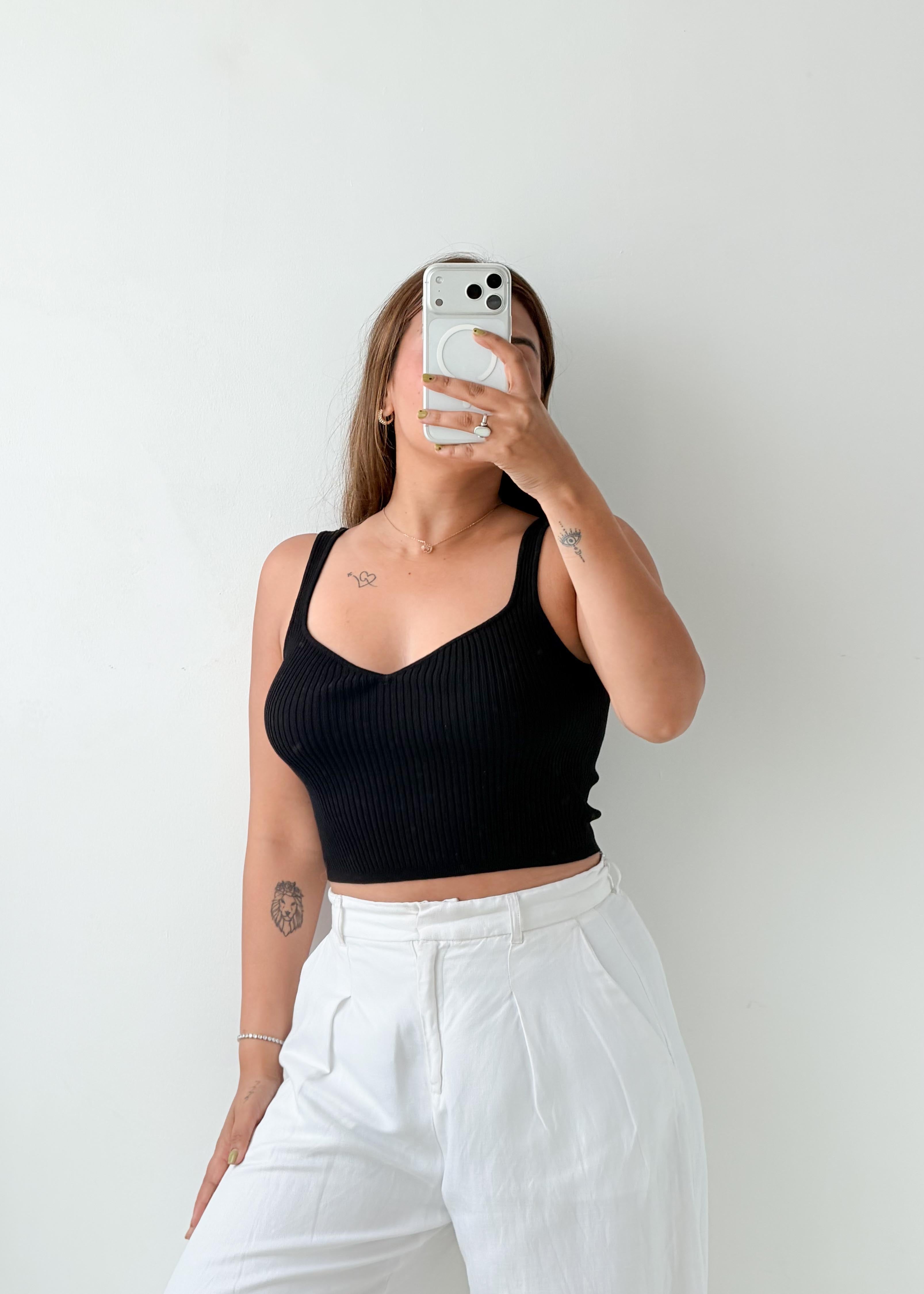 Size M-L Black Ribbed Top