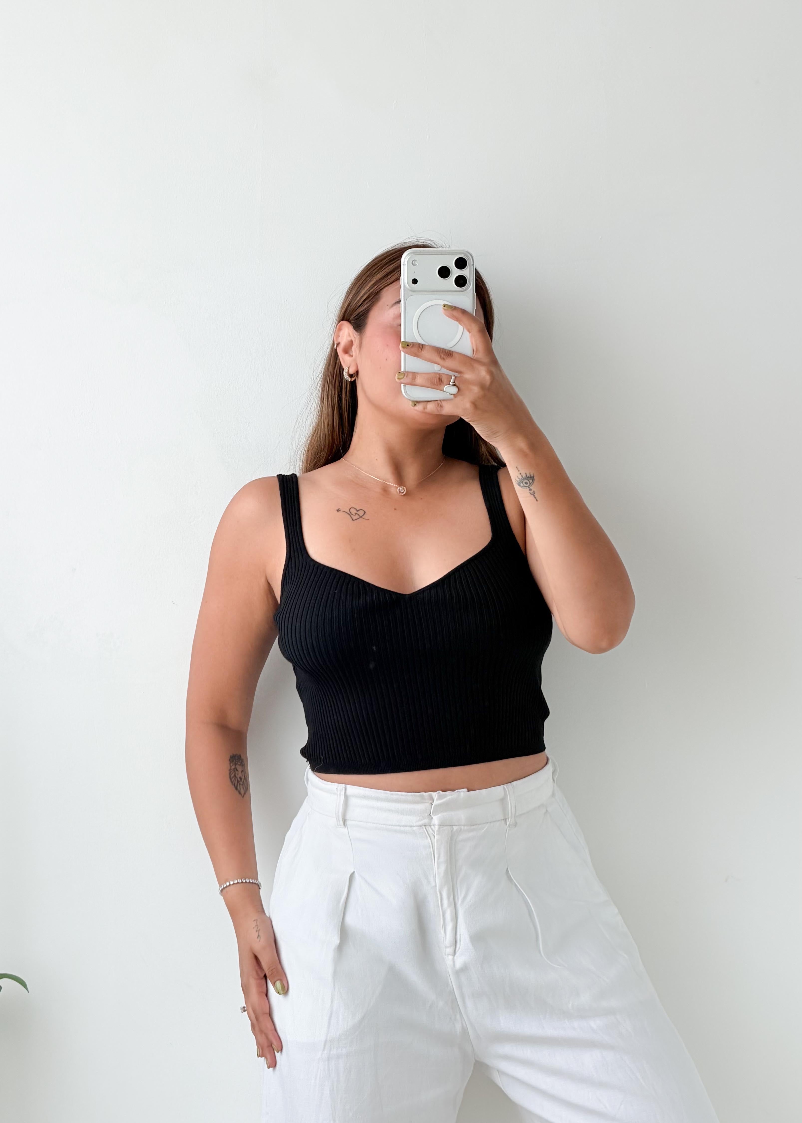 Size M-L Black Ribbed Top