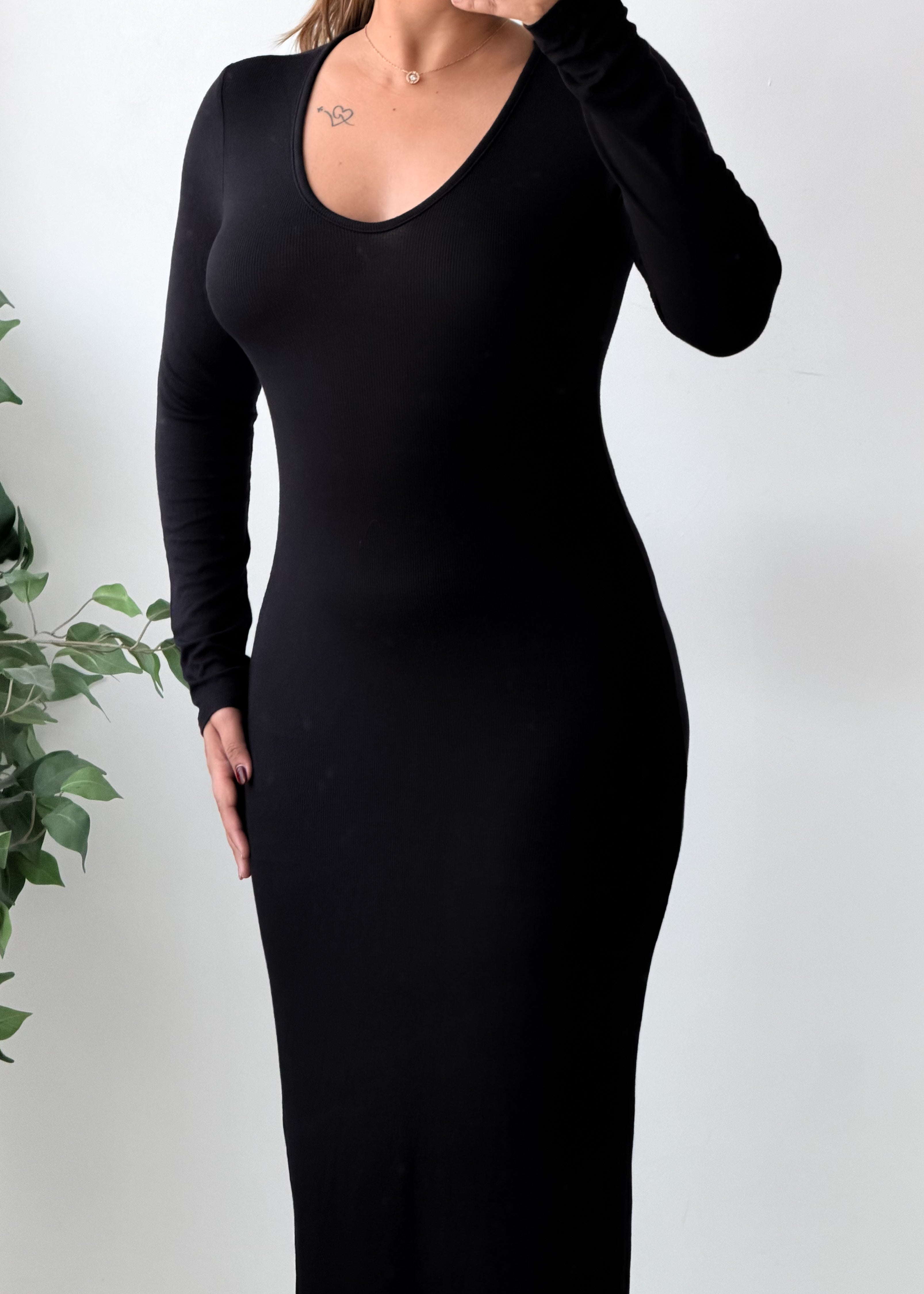 Size S-M Black Long Sleeve V-Neck Bodycon Maxi Dress