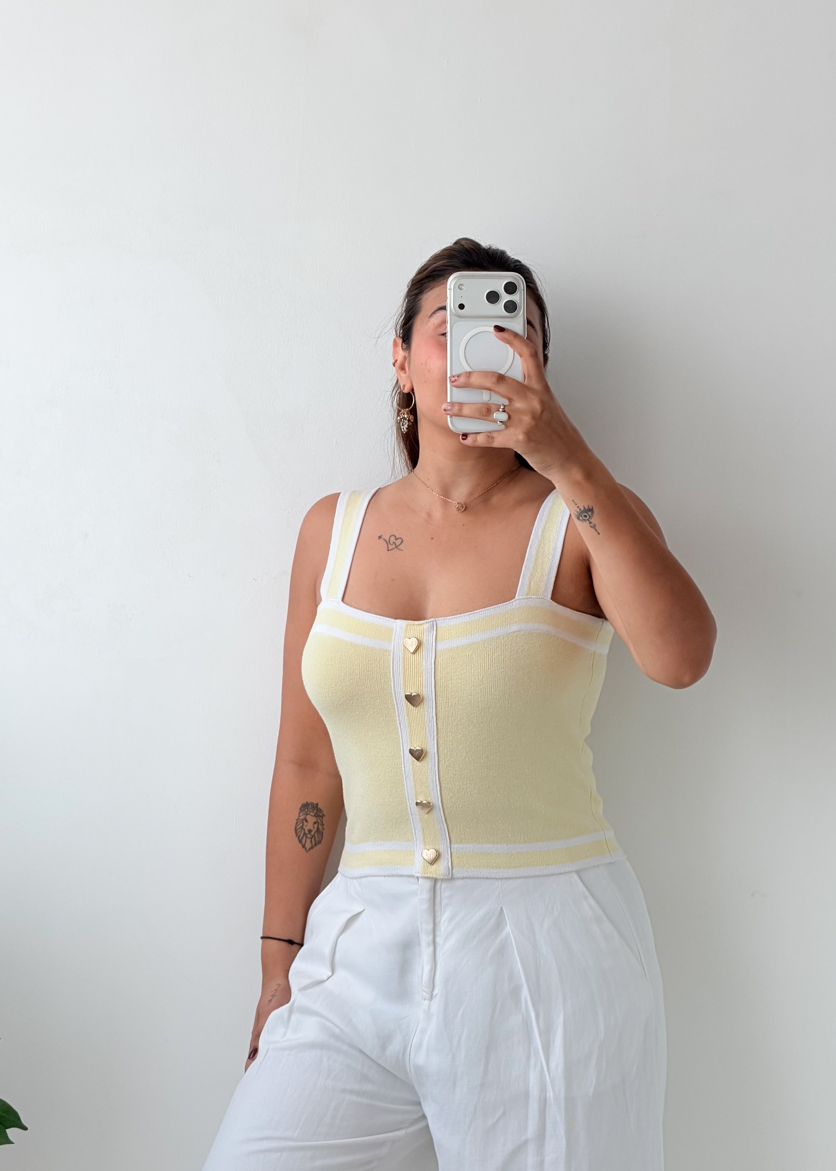 Size M Yellow White Contrast Button Top