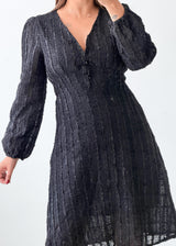 Size M Black Textured V-Neck Midi Dress