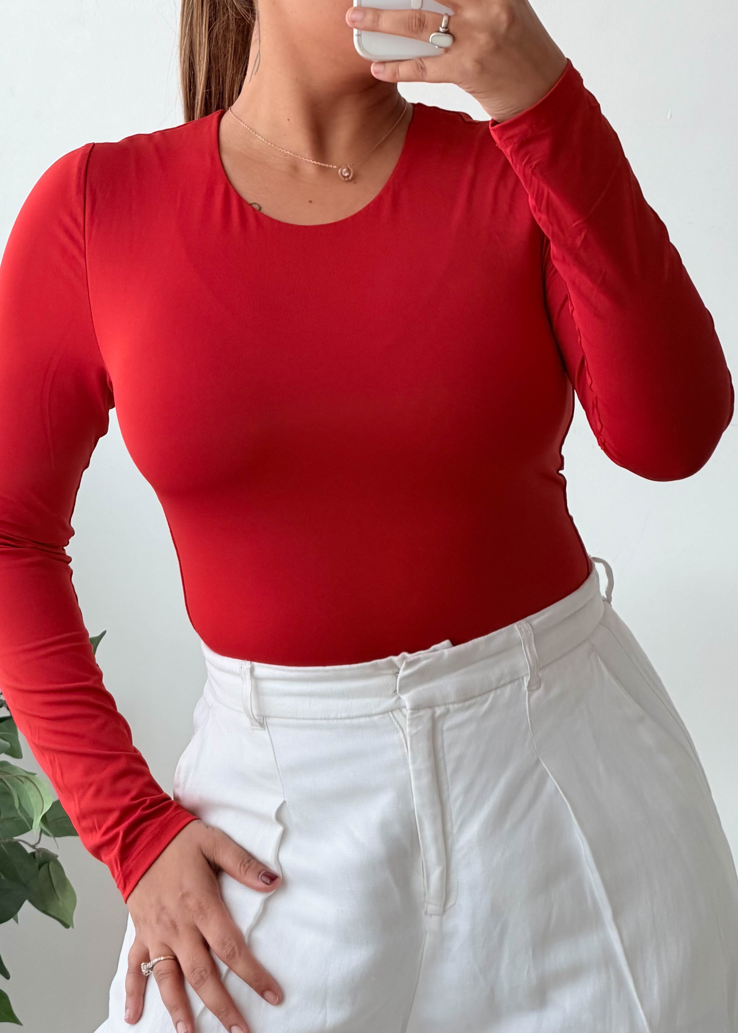 Size M-L Red Round Neck Fitted Top