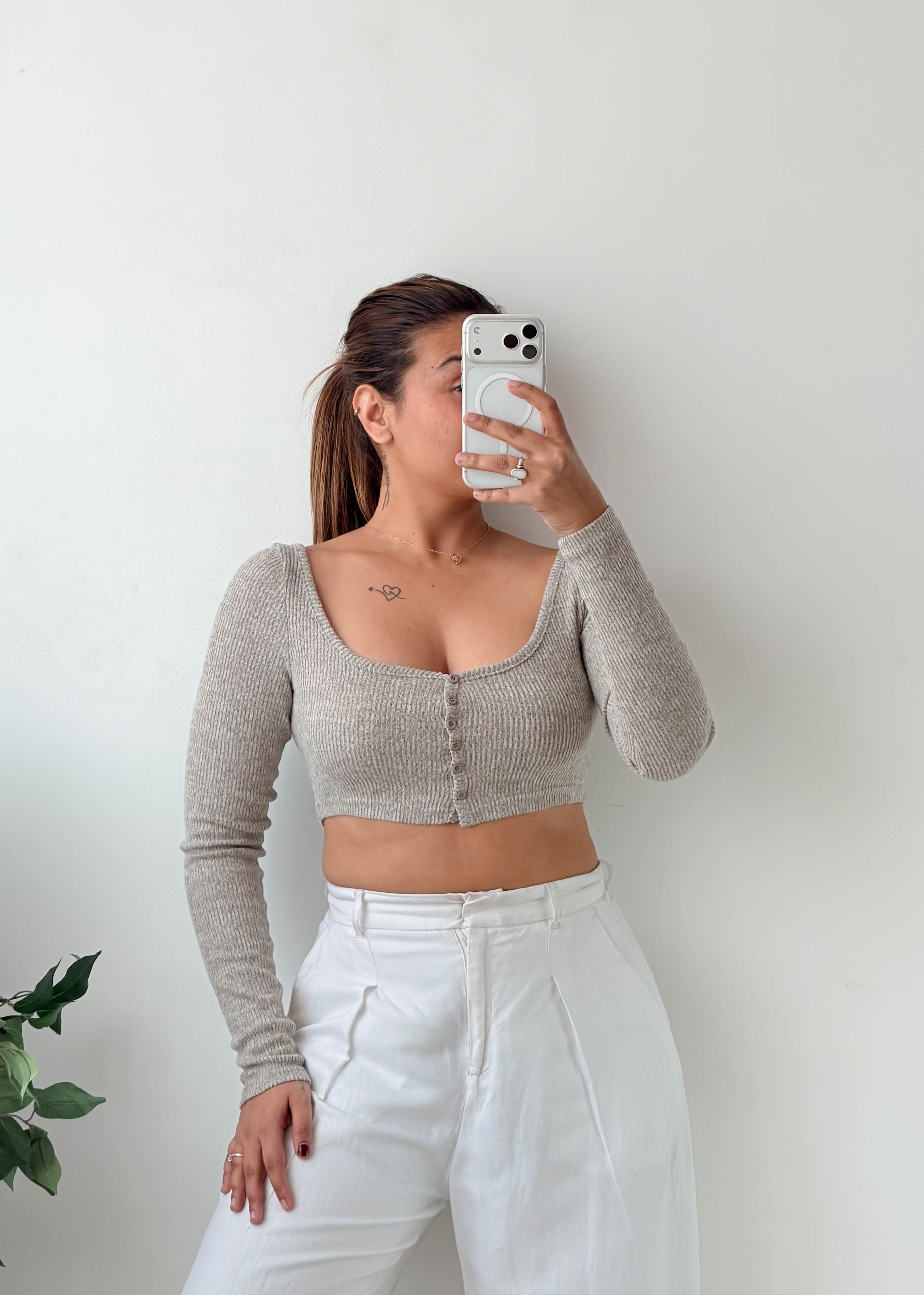 Size XS-S Grey Ribbed Button-Front Crop Top