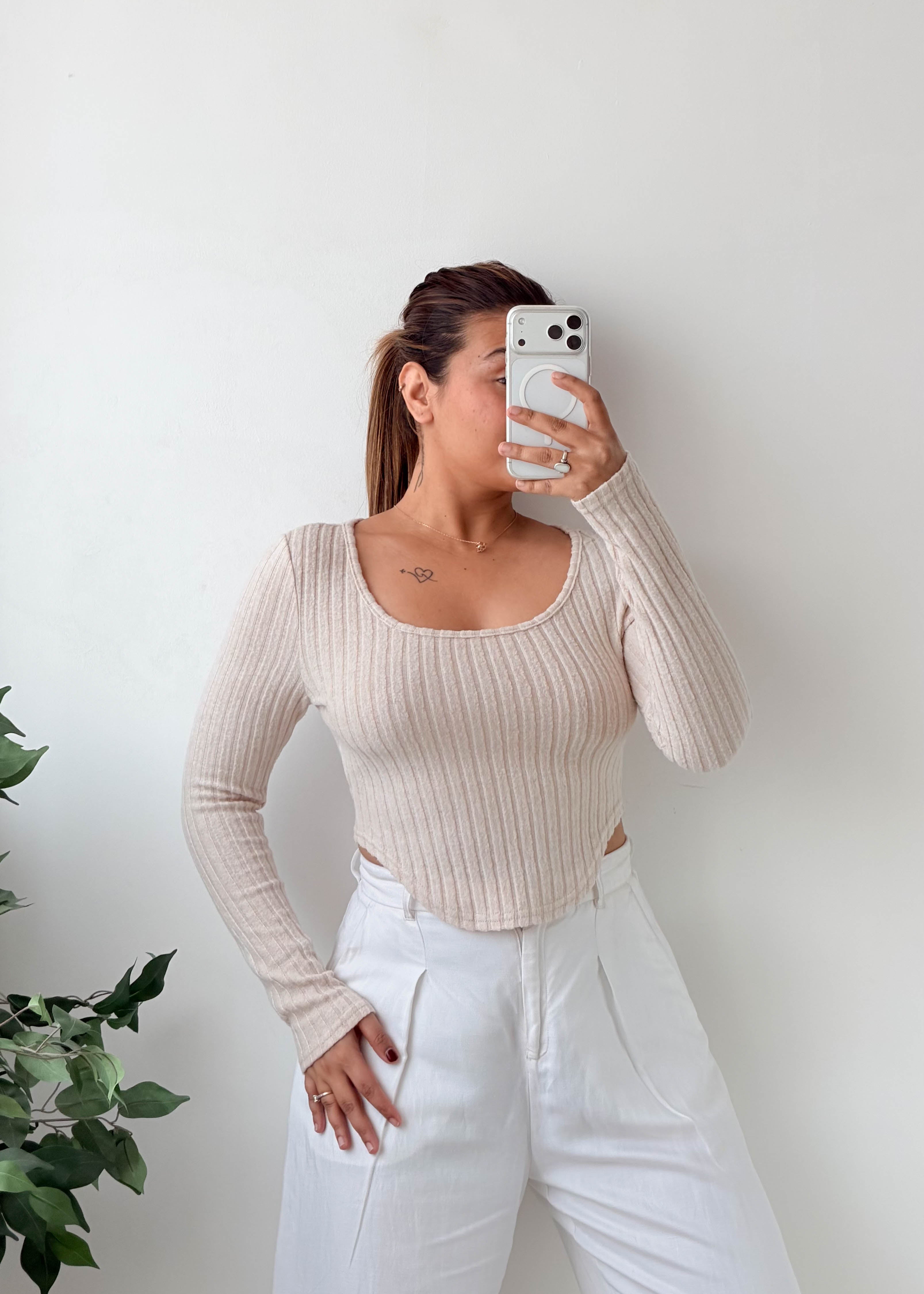Size S-M Beige Ribbed Scoop Neck Top