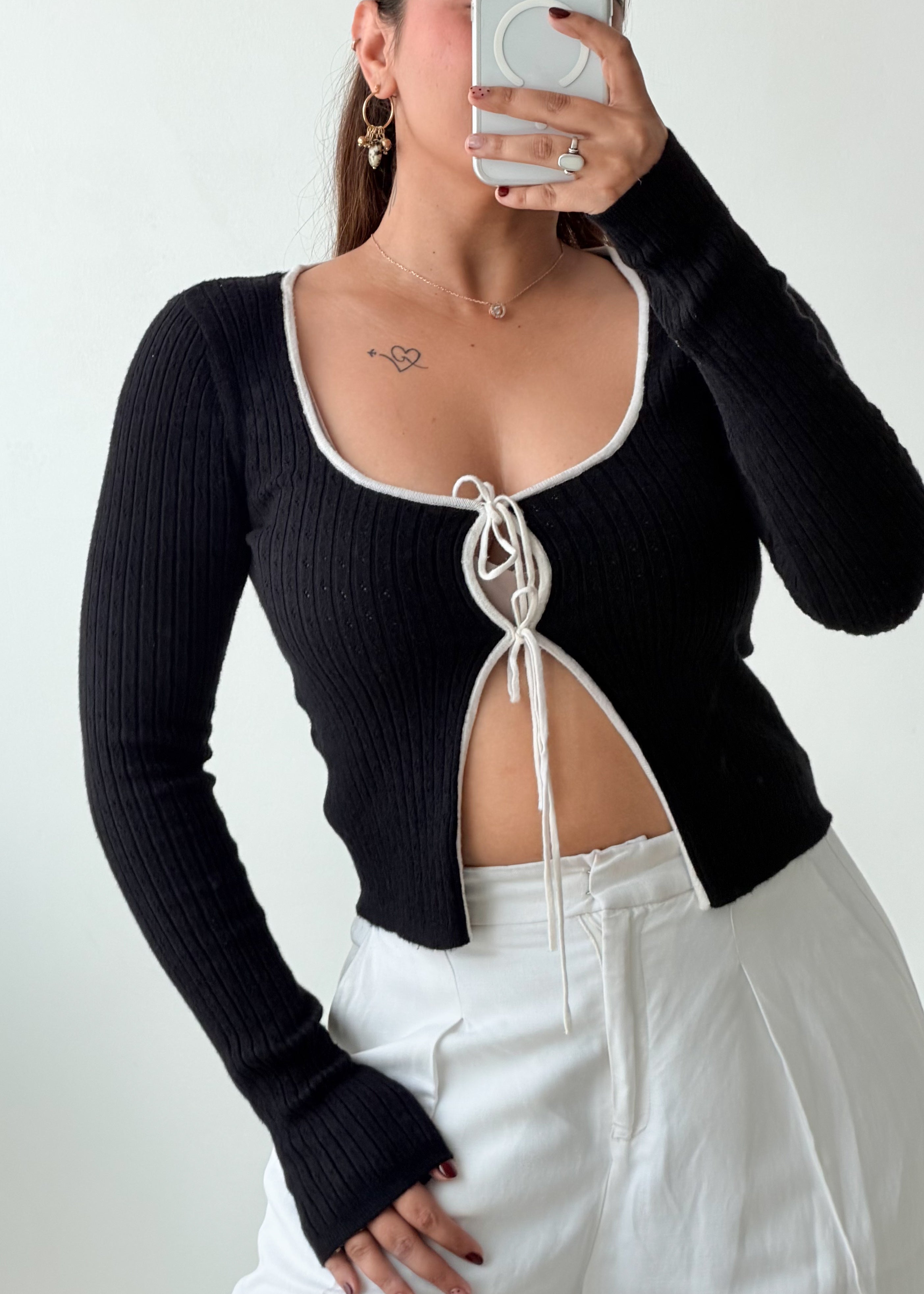 Size M-L Black Contrast Tie-Front Ribbed Top