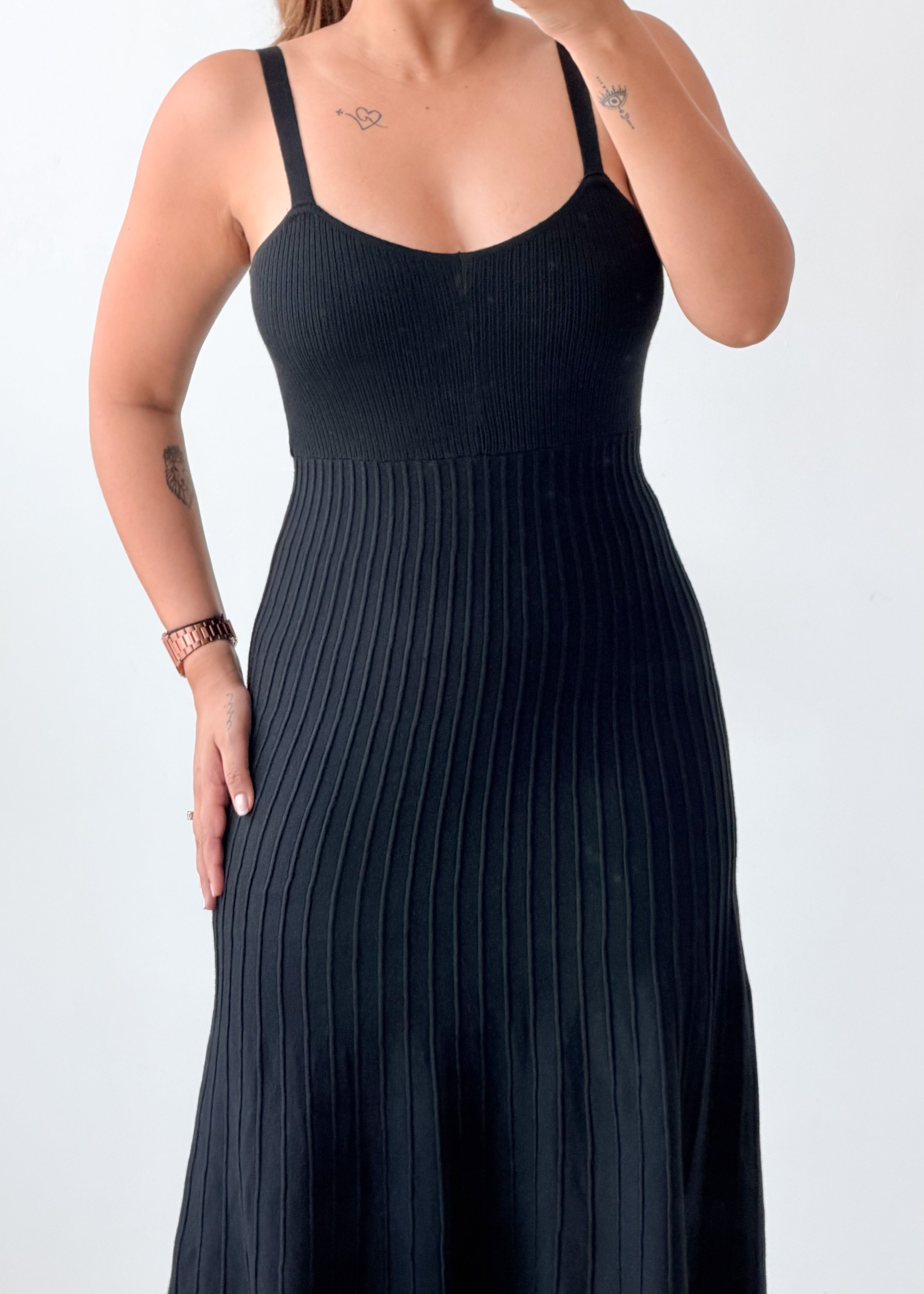 Size XS-M Black Ribbed Flared Midi Dress