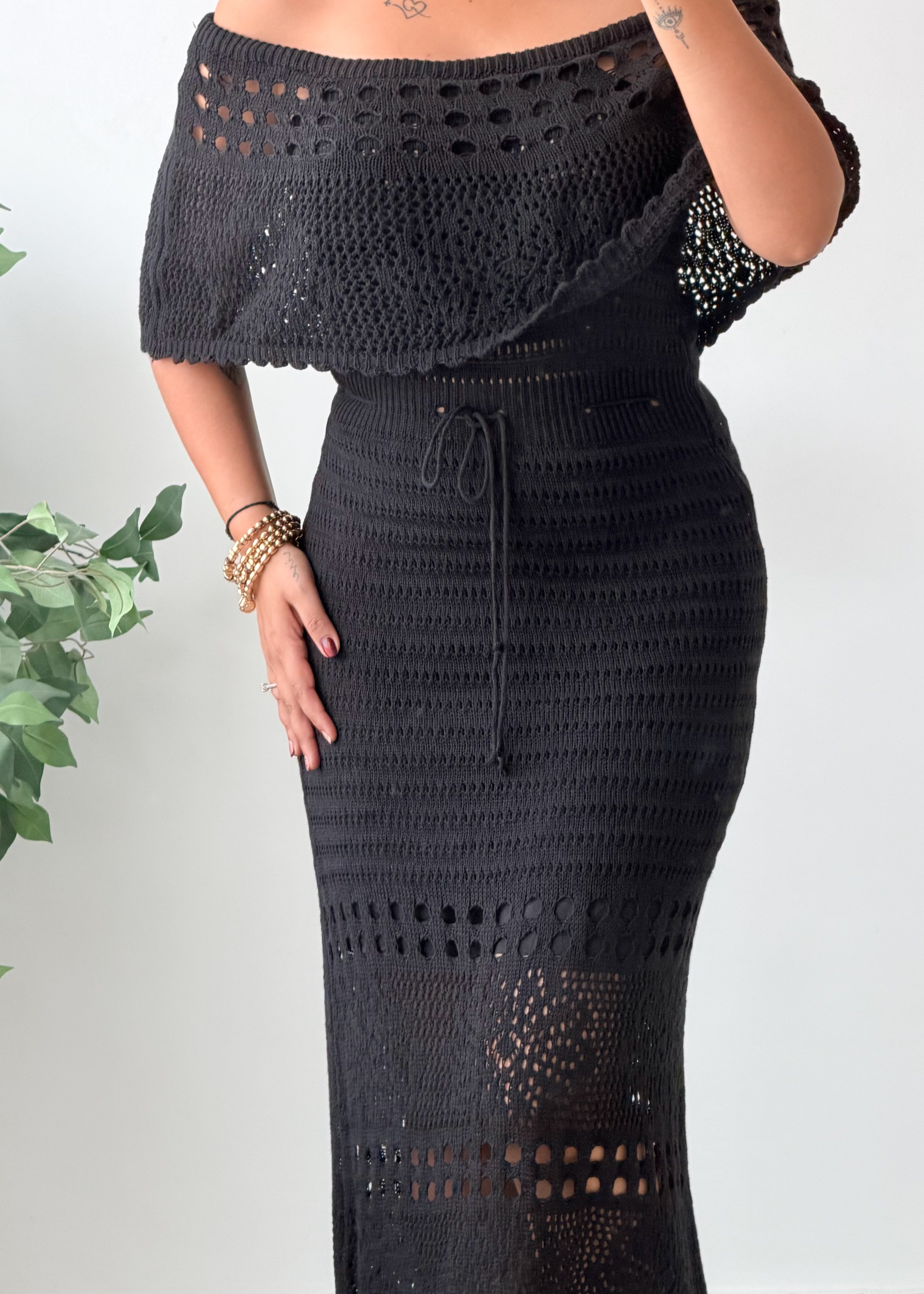 Size M-L Black Off-Shoulder Crochet Maxi Dress
