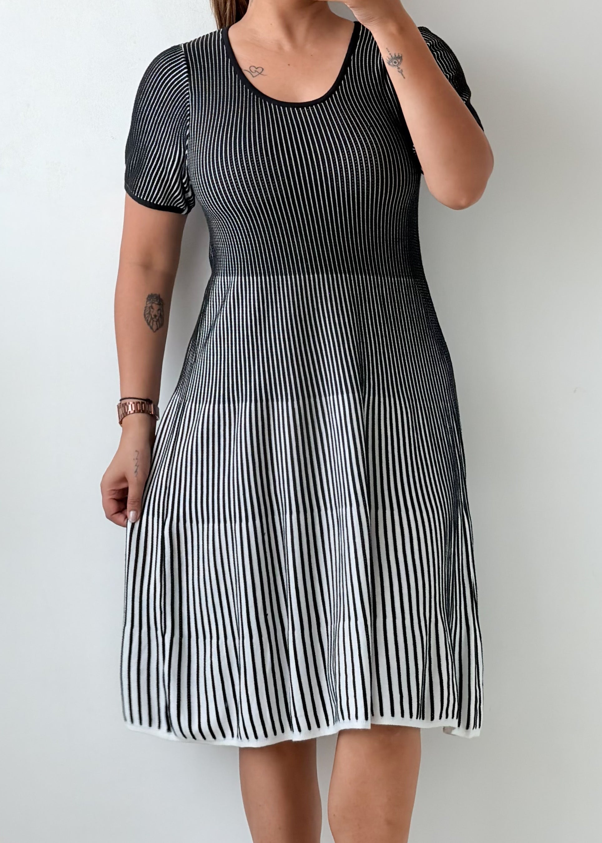 Size M-L Black White Striped Fit & Flare Dress