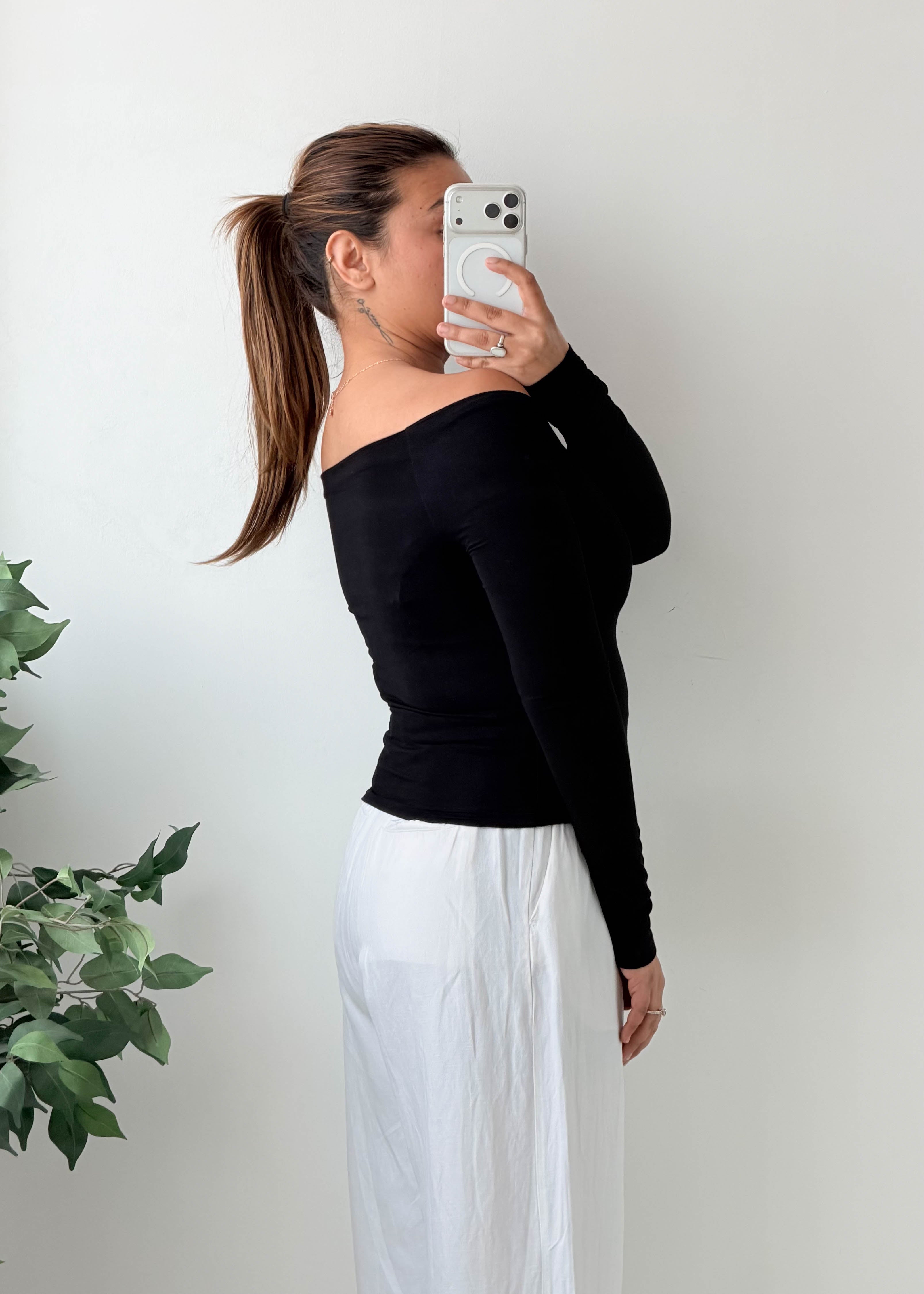Size S-M Black Off-Shoulder Fitted Top