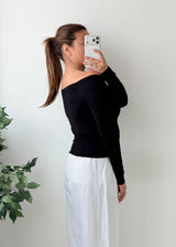 Size S-M Black Off-Shoulder Fitted Top
