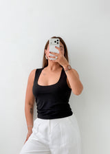 Size M Black Scoop Neck Tank Top
