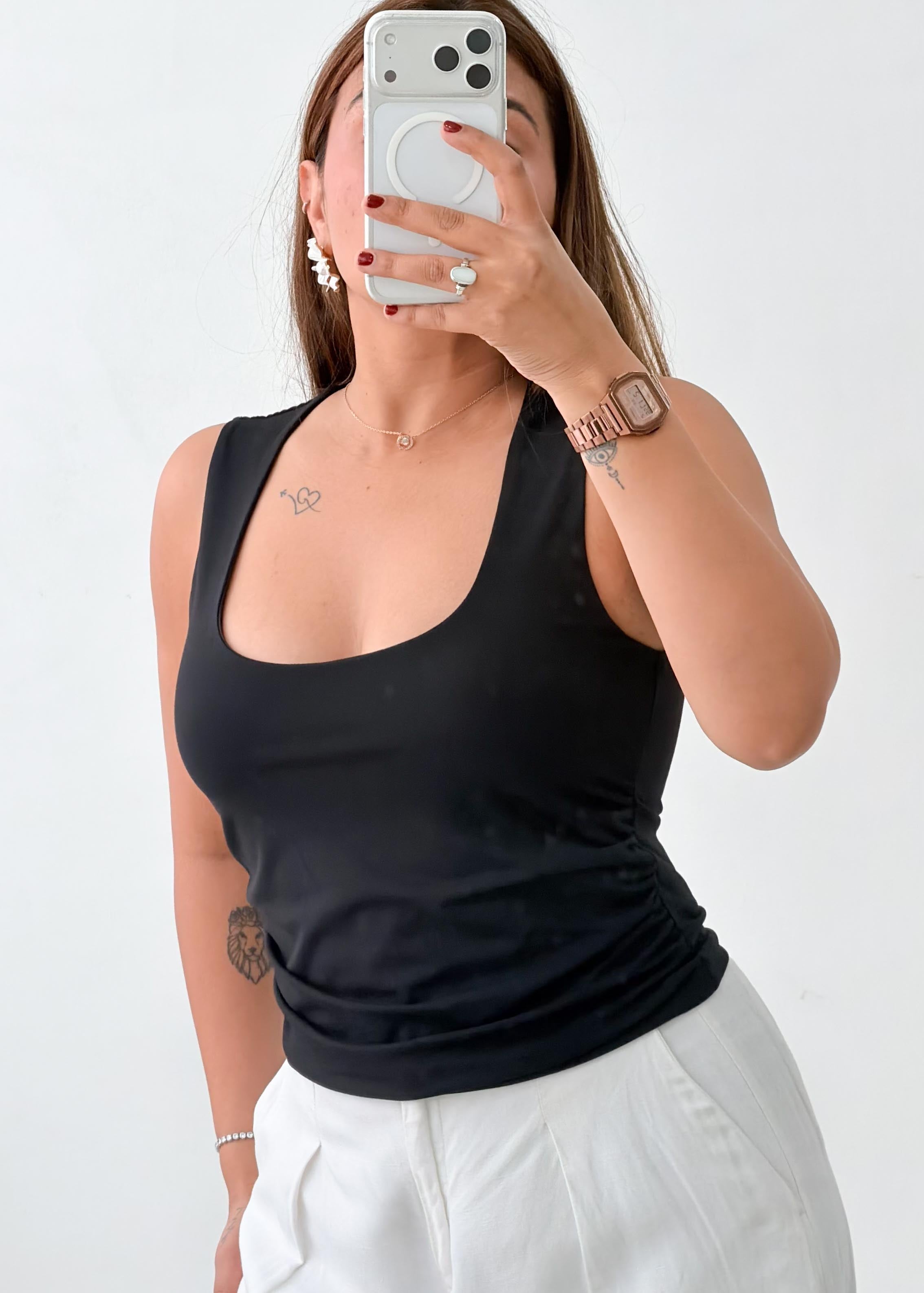 Size M Black Scoop Neck Tank Top