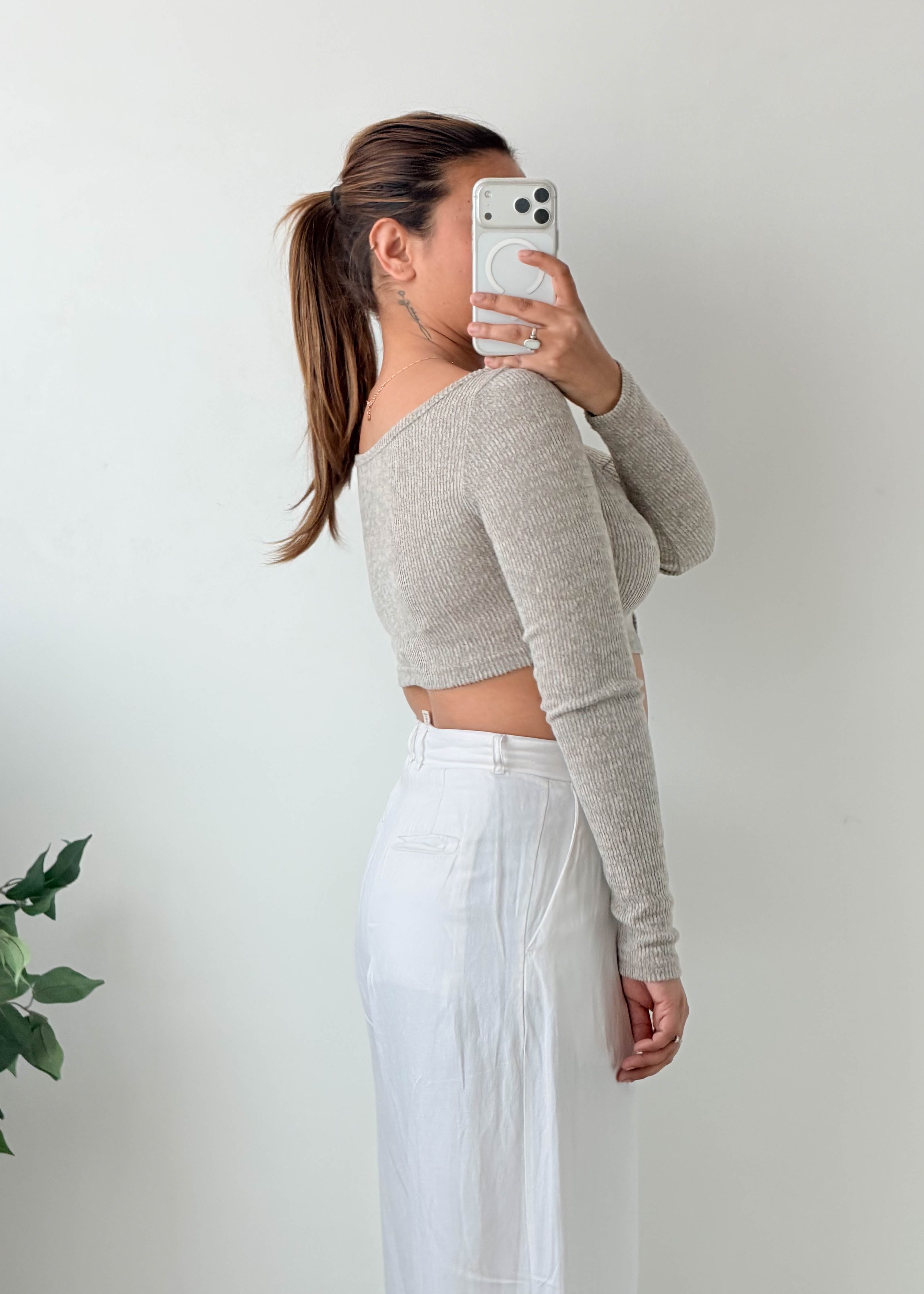 Size XS-S Grey Ribbed Button-Front Crop Top