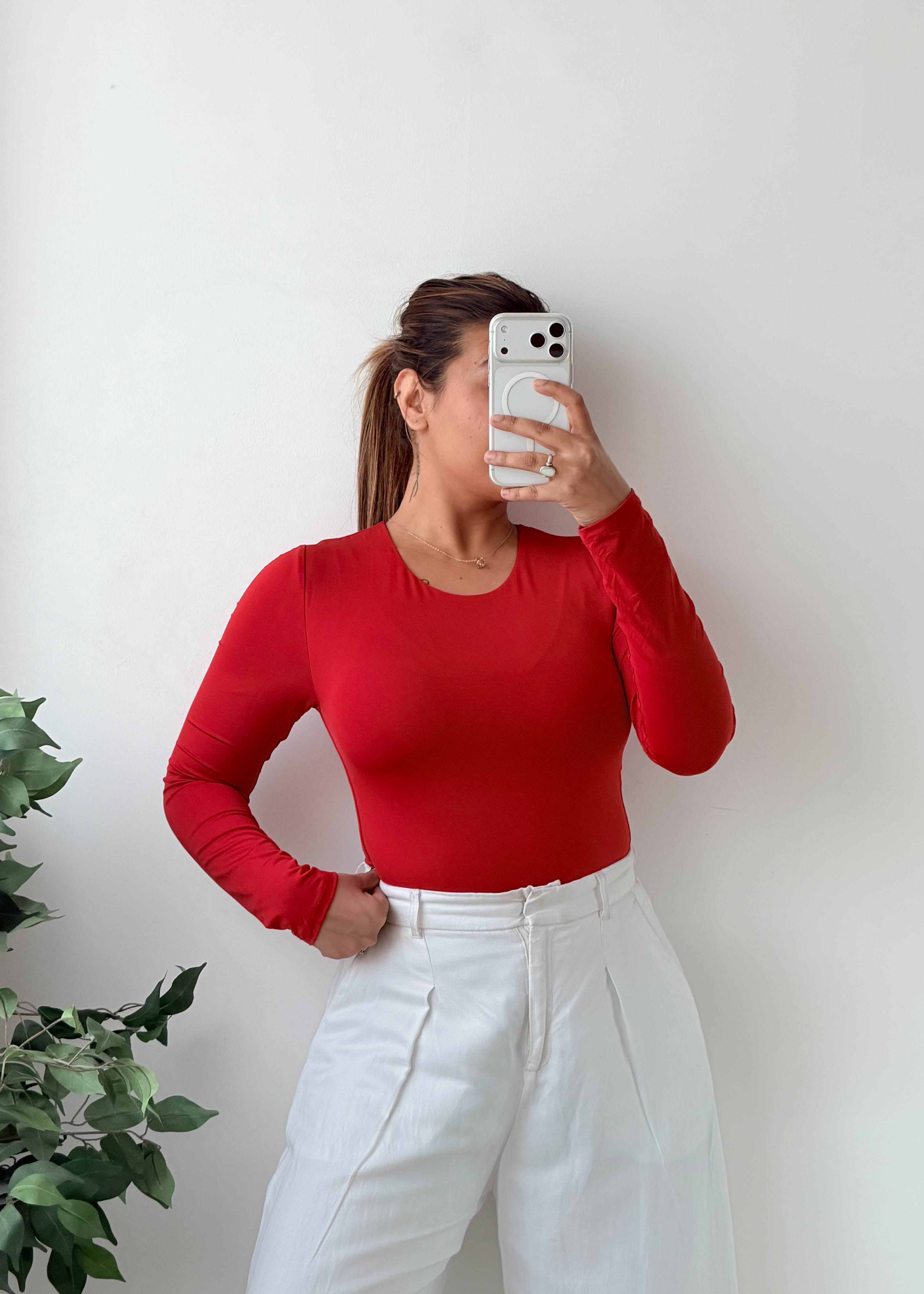 Size M-L Red Round Neck Fitted Top