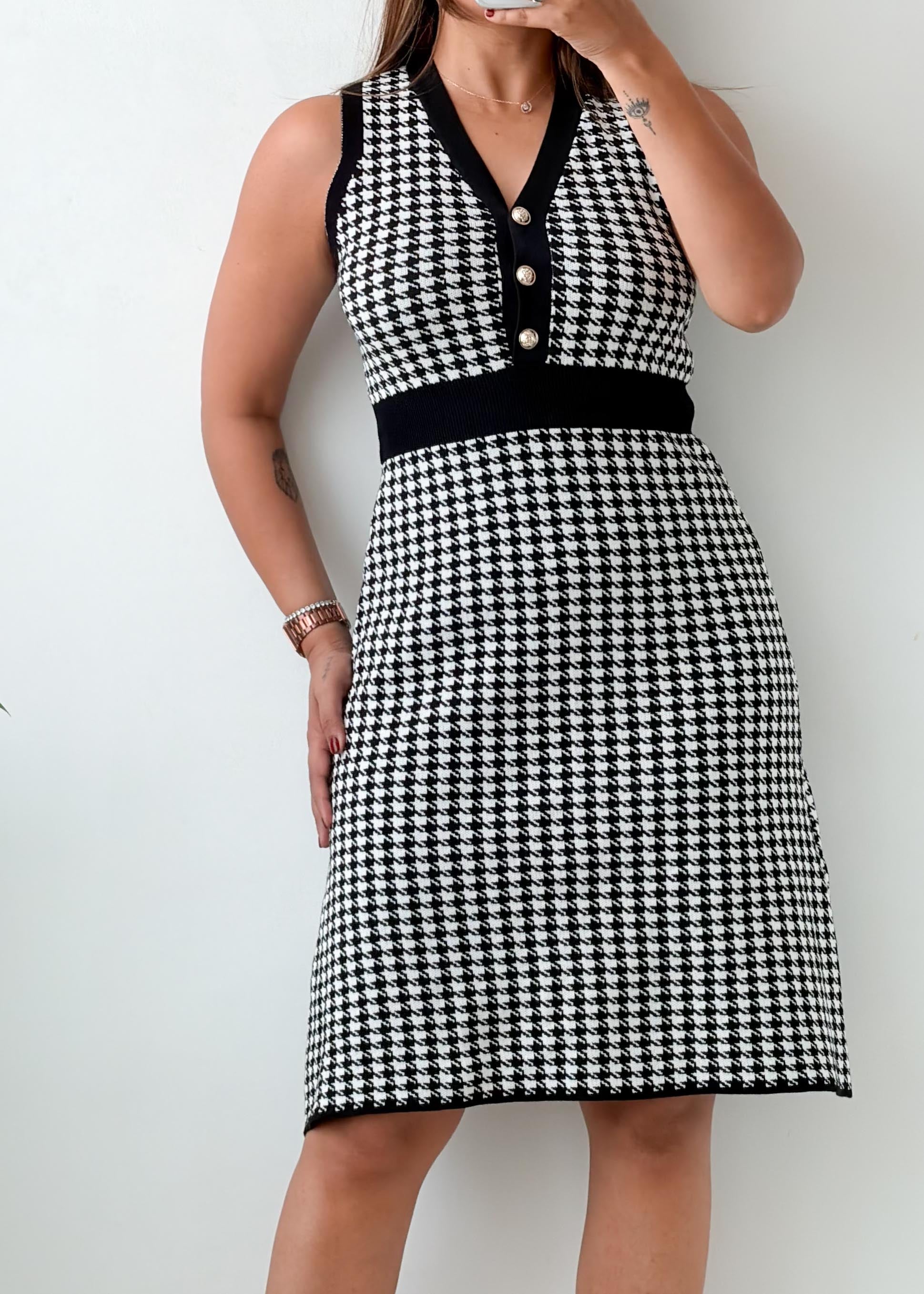 Size M-L Black & White Houndstooth Midi Dress