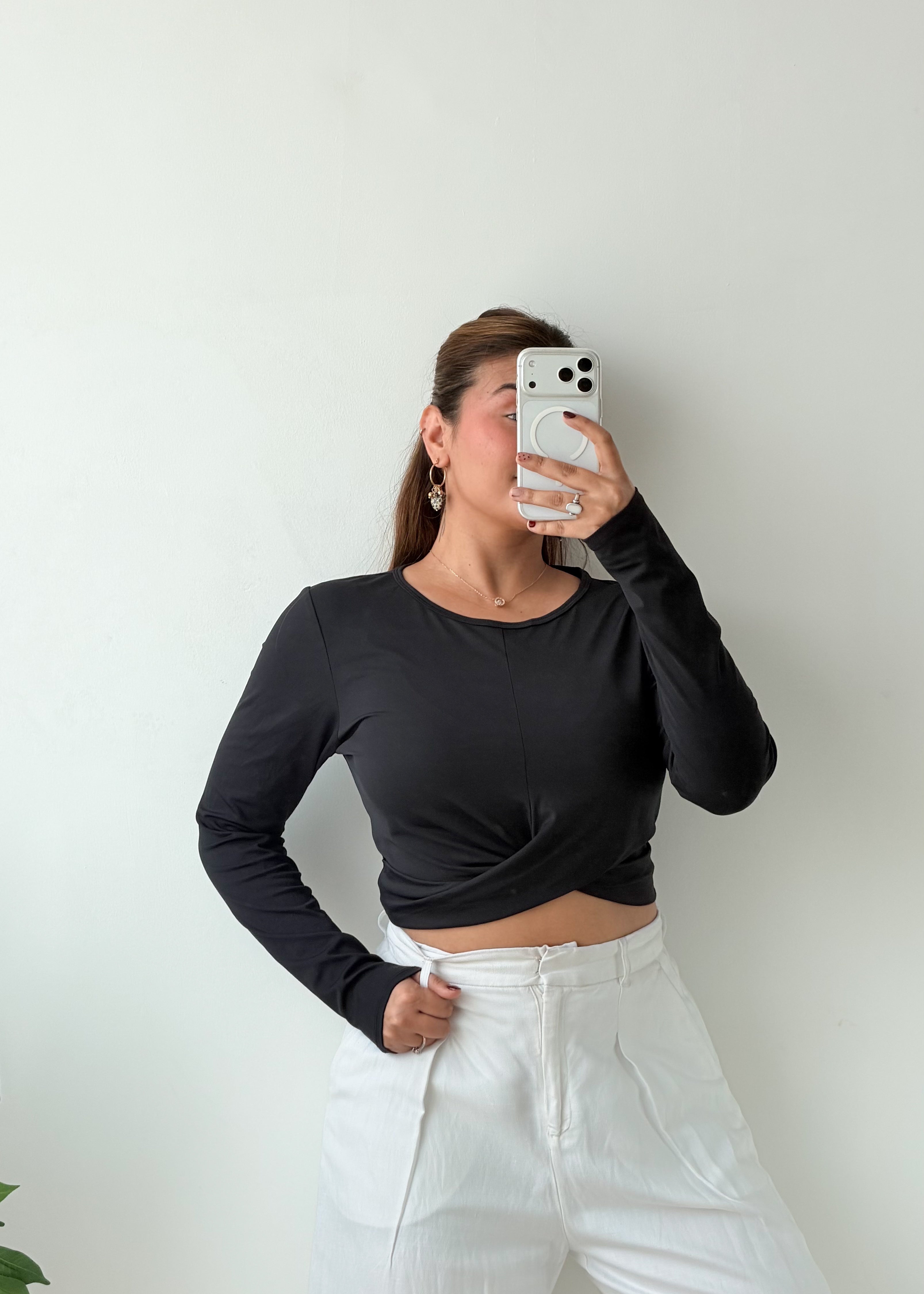 Size M-L Black Twist-Front Crop Top