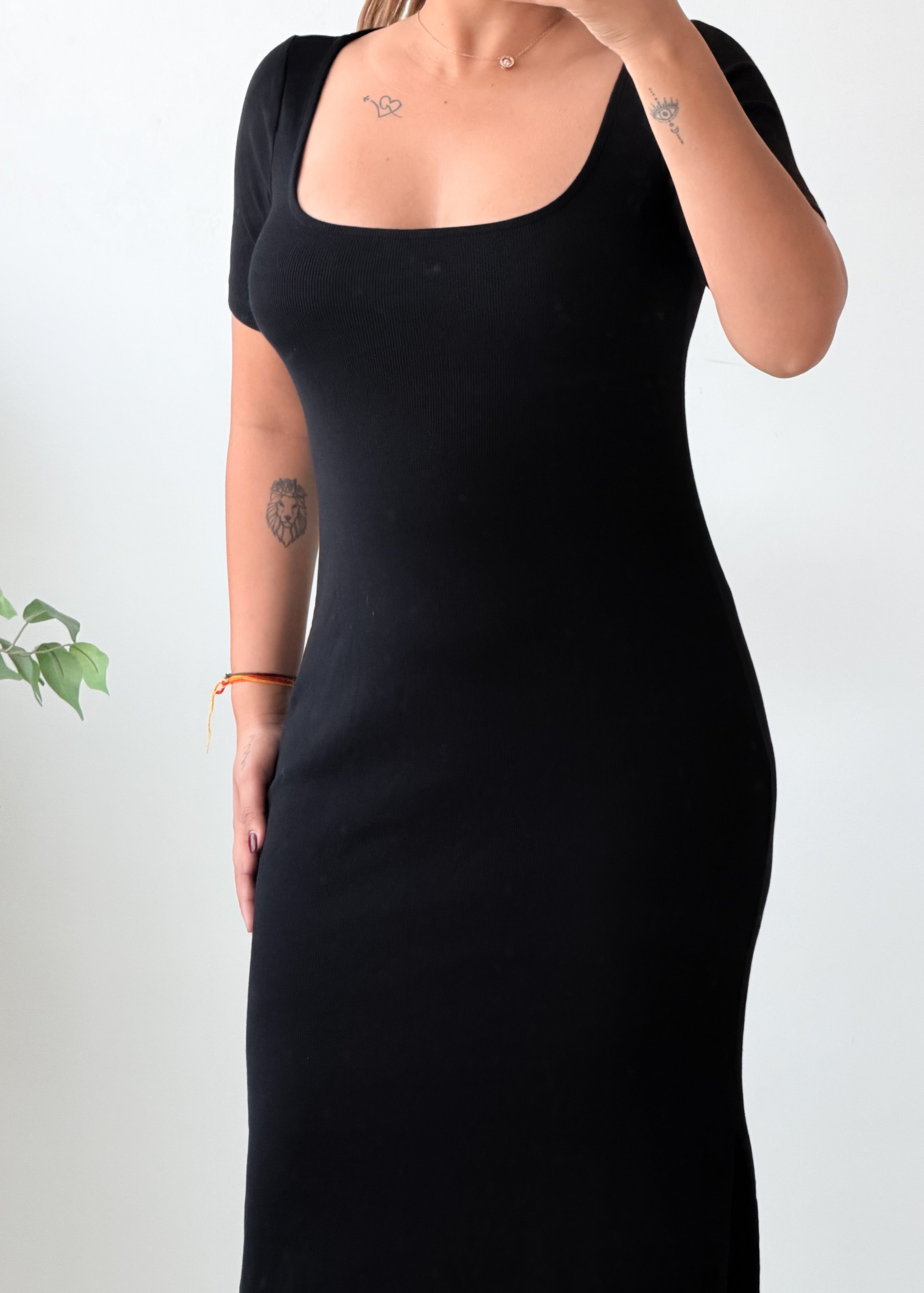 Size M-L Black Square Neck Bodycon Midi Dress