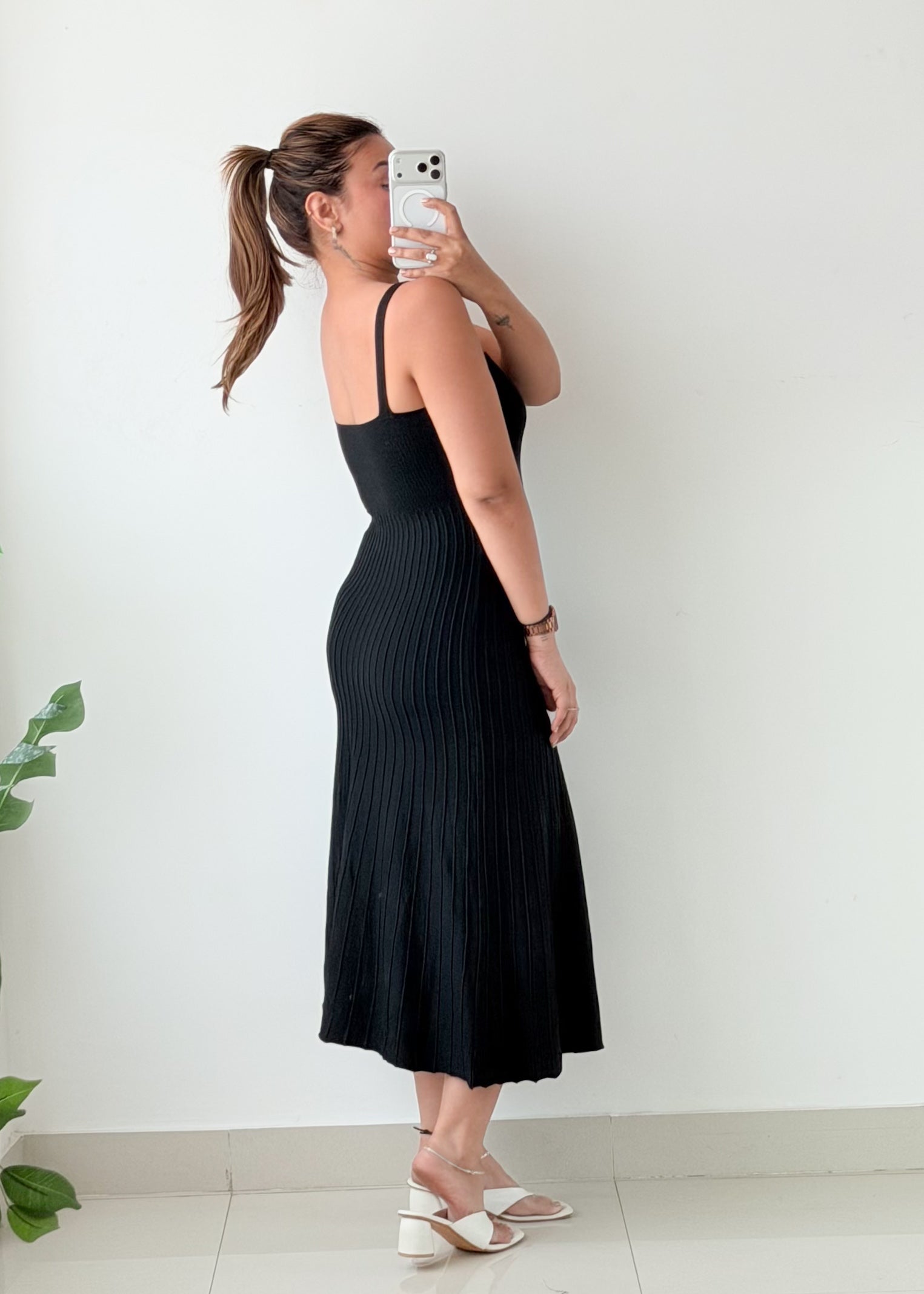 Size XS-M Black Ribbed Flared Midi Dress
