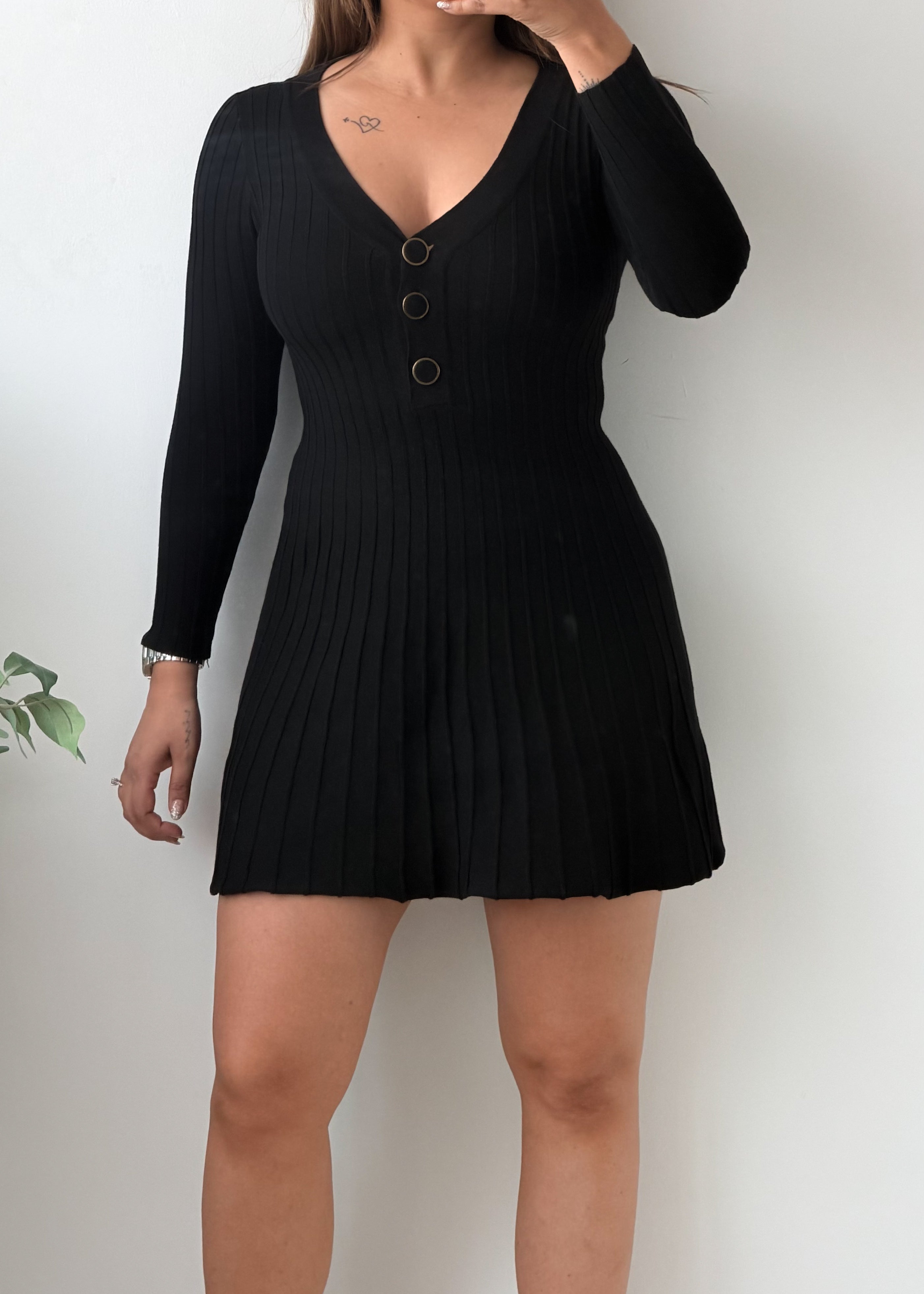 Size XS-S Black V-Neck Button Front Pleated Mini Dress